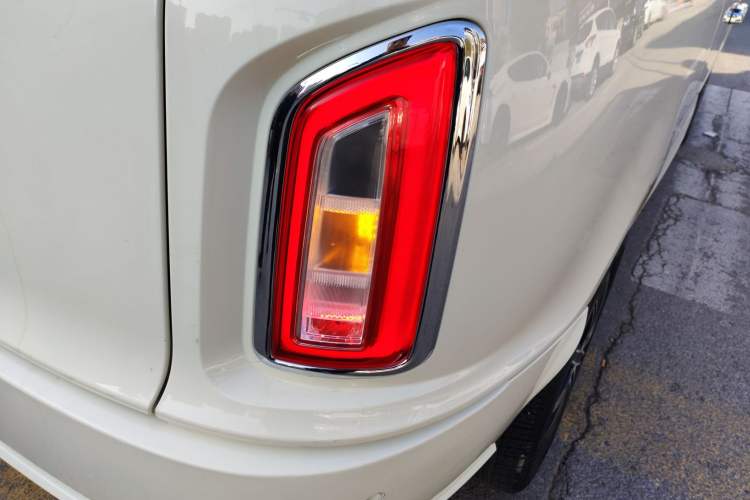 Used LEVC TX 2022 TX5 Extended-Range Urban Living Room Edition