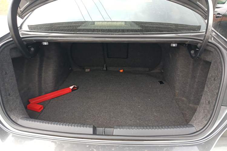 Used Volkswagen Sagitar 2012 1.4TSI Automatic Luxury Edition Trunk