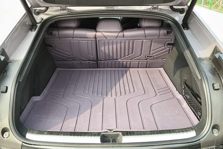 Used XPeng P7 2025 Model—702 Long Range Ultra Trunk