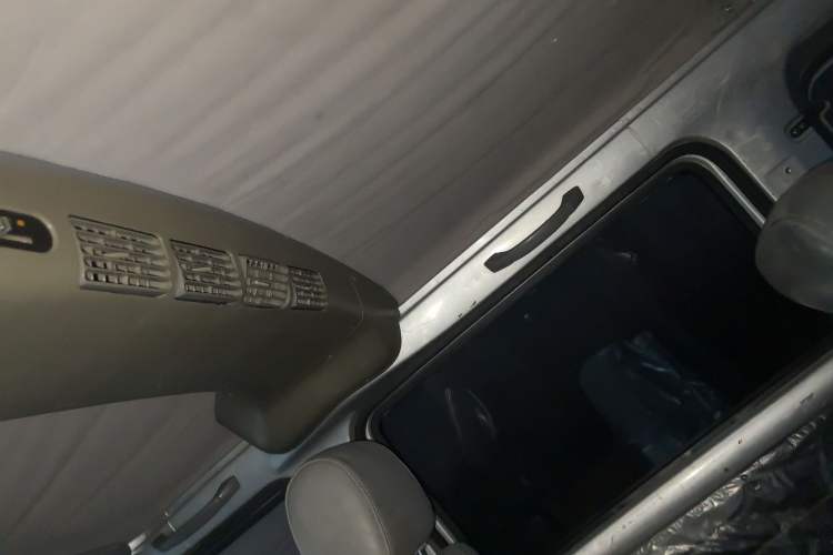 Used Wuling Rongguang 2011 1.2L Base Version

