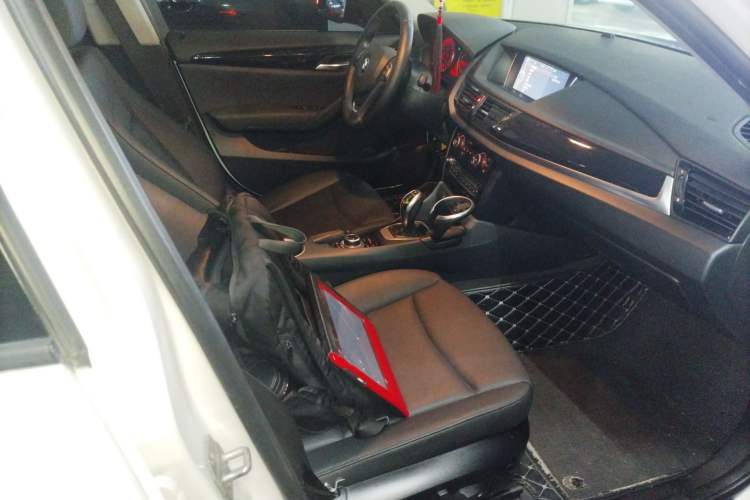 Used BMW X1 2015 sDrive18i Leading Edition
