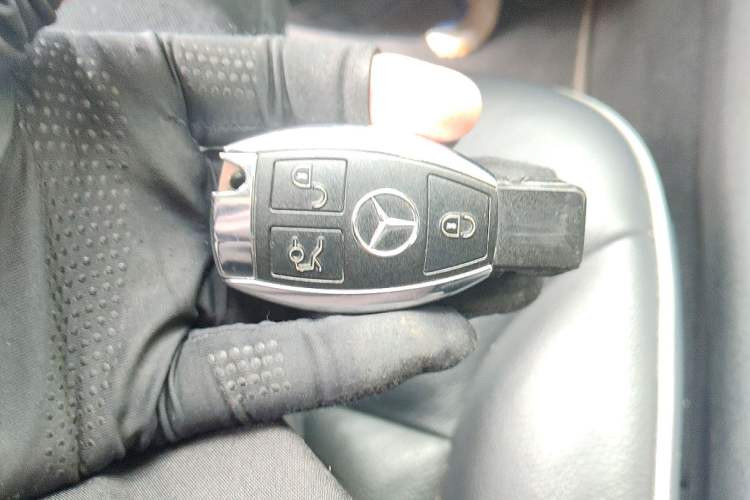 Used Mercedes-Benz R-Class 2017 R 320 4MATIC Business Edition Prestige Model
