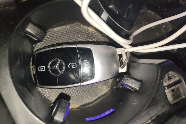 Used Mercedes-Benz E-Class 2016 E 300 L Sporty and Stylish Model