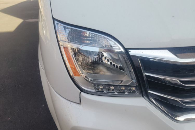 Used SAIC MAXUS Xintu V80 2020 2.0T AMT PLUS City Edition Short Wheelbase Ultra-Low Roof 5/6-Seater Right Front Headlight