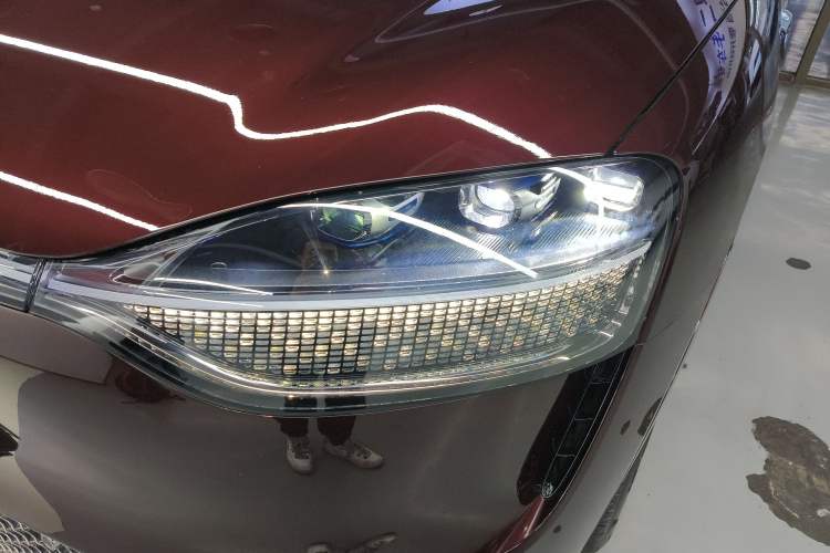 Used Hima AITO M9 2025 Pure Electric Ultra Version 100 kWh 6-Seater Model Left Front Headlight