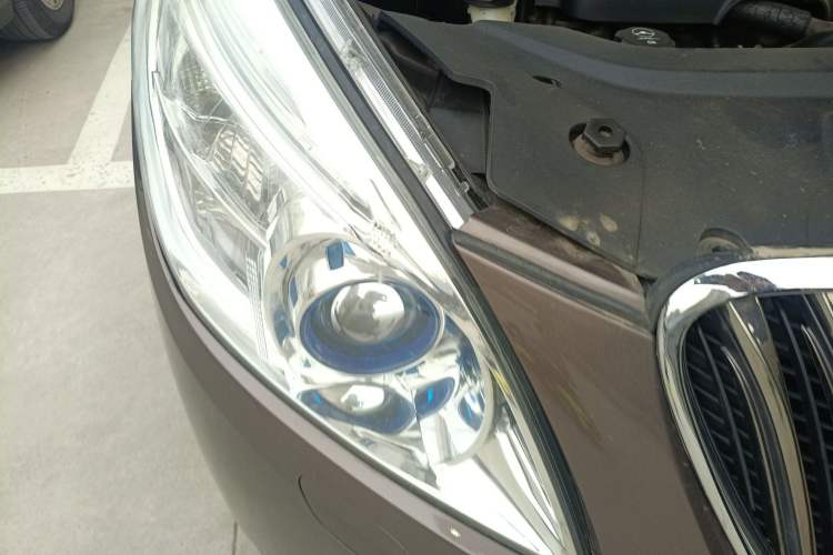 Used Buick GL8 2015 2.4L Luxury Business Premium Edition Right Front Headlight