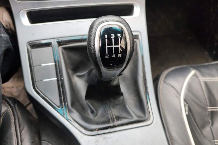 Used Geely Auto Vision S1 2019 Upgraded Model 1.5L Manual Elite Version Gear Lever