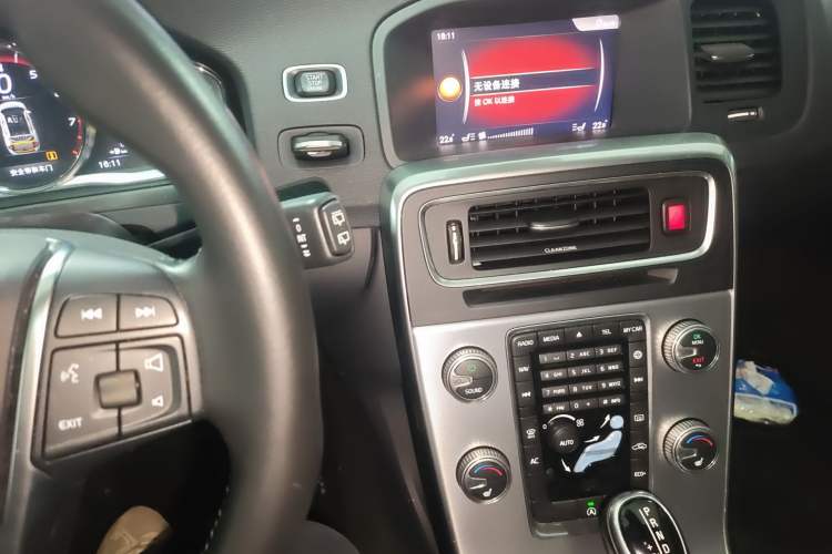 Used Volvo V60 2017 T5 Zhiyi Edition China V Standard Audio And AC Panel