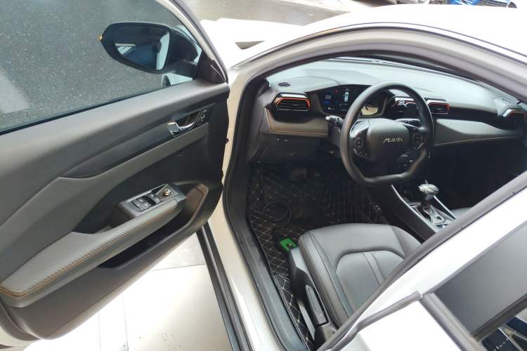 Used Dongfeng Aeolus Yixuan 2024 1.5L Automatic JingSu Edition Driver Seat