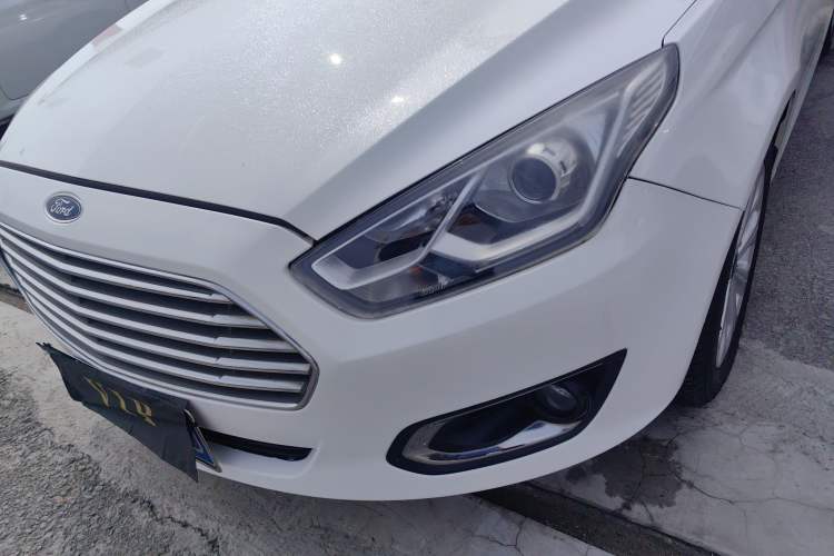 Used Ford Escort 2015 1.5L Manual Fashion Edition