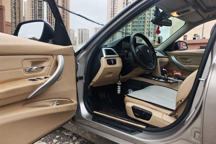 Used BMW 3 Series 2013 320i Sport Edition Driver Seat