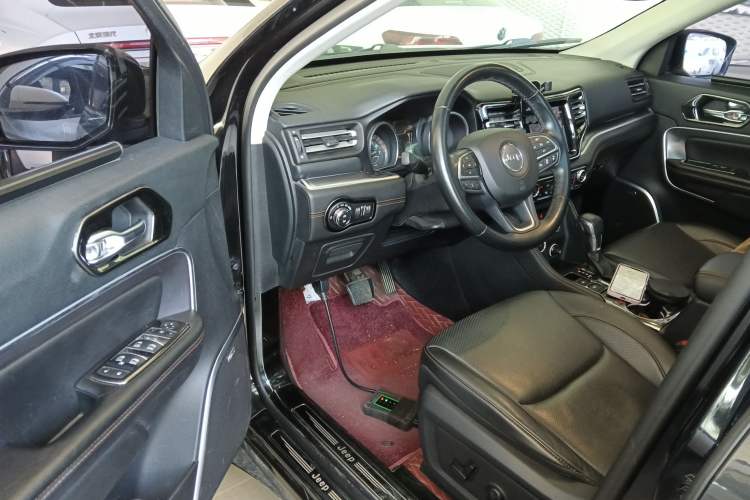 Used Jeep Grand Commander 2018 2.0T Four-Wheel Drive Smart Enjoyment Version China V Emission Standard
