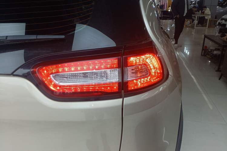 Used Jeep Cherokee 2014 2.4L Urban Edition