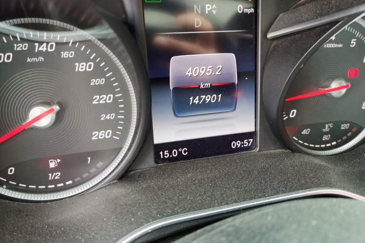 Used Mercedes-Benz C-Class 2016 C 200 L Sport Edition Odometer Close Up