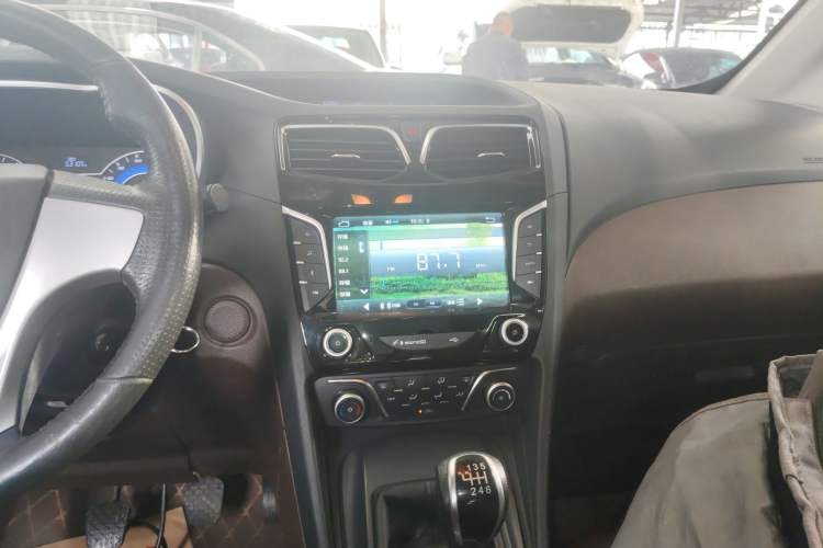 Used Haima V70 2016 2.0L Manual - Comfort Edition 6 Seats
