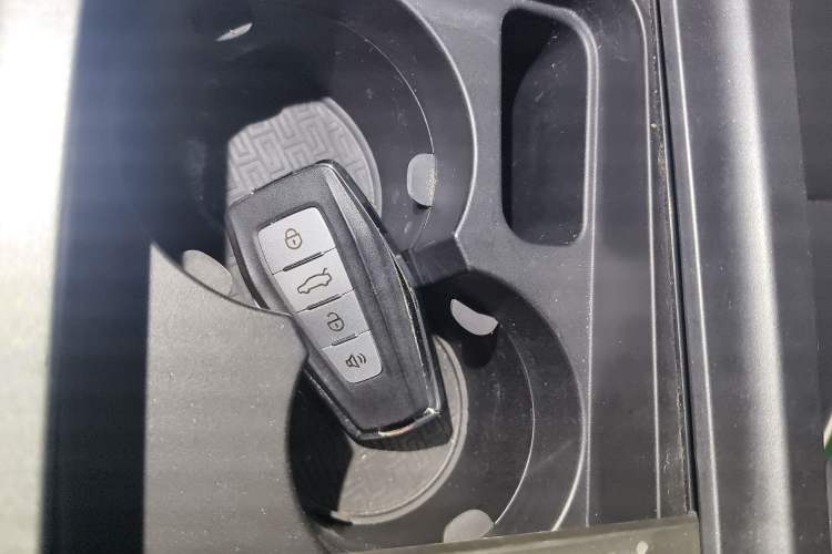 Used Geely Auto Emgrand 2019 Leading Edition 1.5L CVT Luxury Model China VI Standard Vehicle Key