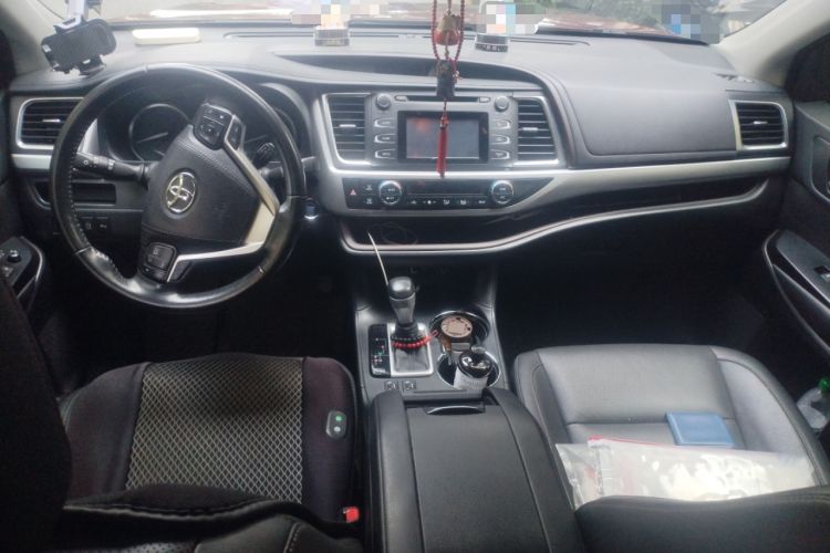 Used Toyota Highlander 2018 2.0T Two-Wheel-Drive Luxury Edition 7 Seats Emission Standard China V
