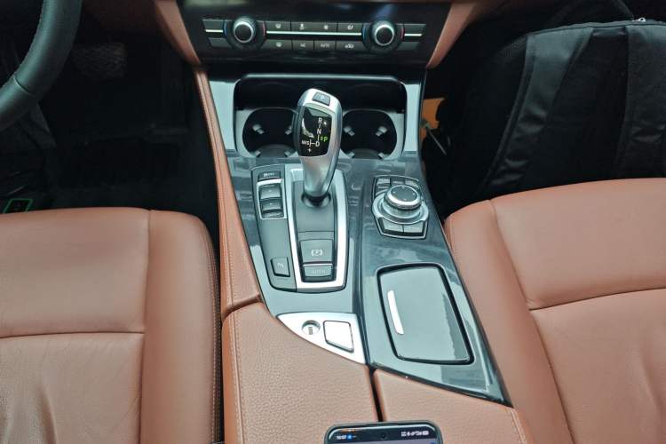 Used BMW 5 Series 2014 520Li Elegant Model
