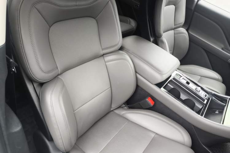 Used Lincoln Aviator 2024 3.0T V6 All-Wheel-Drive Luxury Edition Six Seats