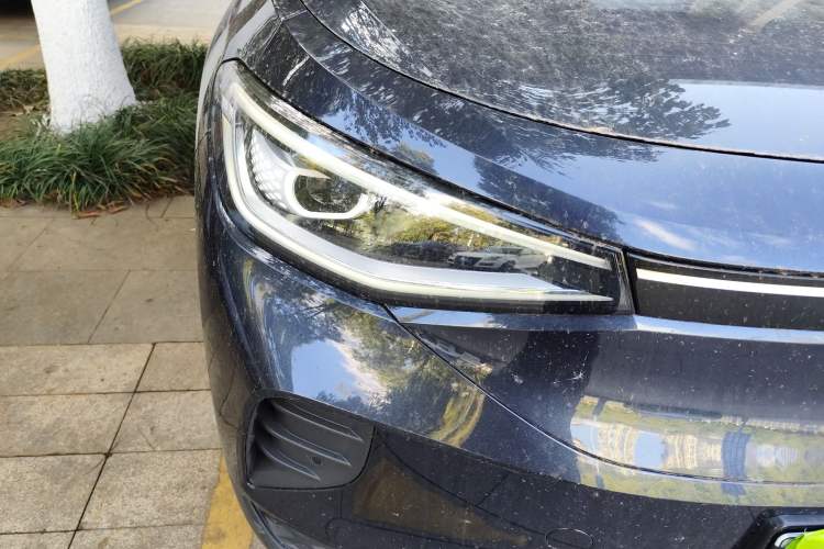 Used Volkswagen ID.4 CROZZ 2021 Long-Range Lite PRO Two-Wheel Drive Version Right Front Headlight