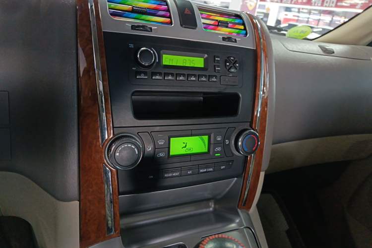 Used Foton Scenic G5 2023 2.0L Gasoline Commercial Version Passenger Van 7/9 Seats Model 1TZS