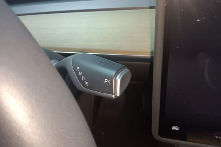 Used Tesla Model Y 2022 Revised Version Rear-Wheel Drive Gear Lever