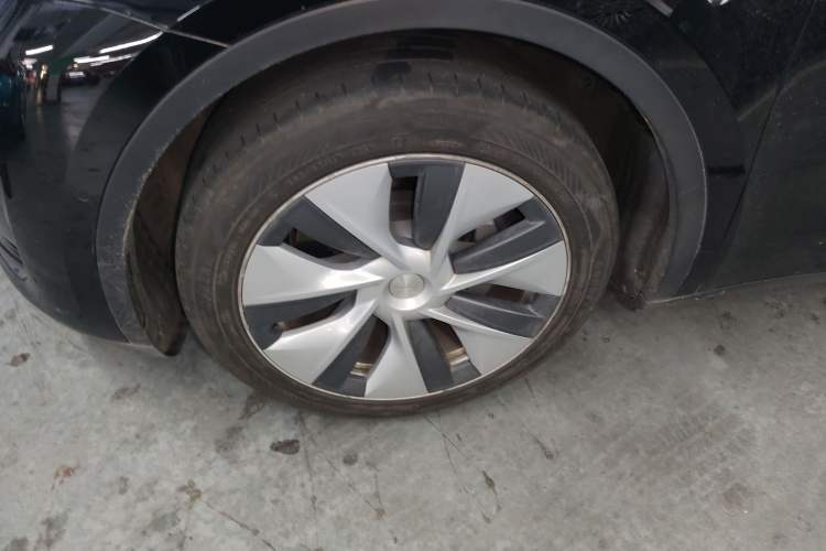 Used Tesla Model Y 2022 Rear-Wheel-Drive Version Left Front Wheel Hub