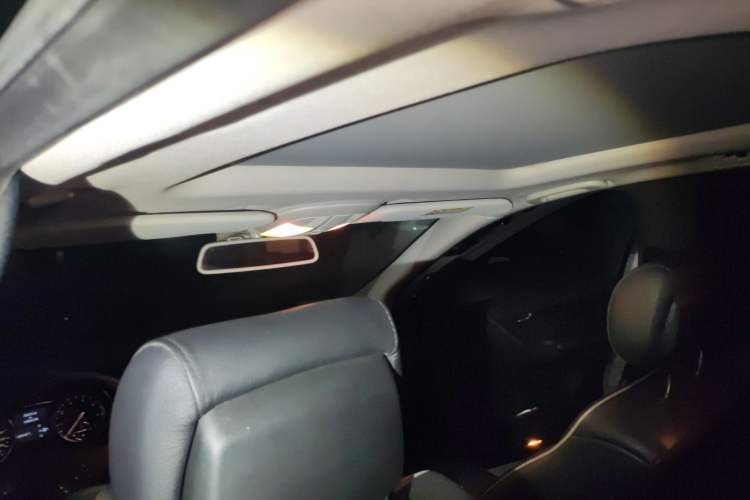 Used Mercedes-Benz R-Class 2017 R 320 4MATIC Business Edition Prestige Model Headliner