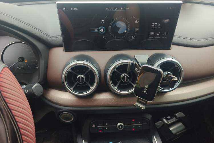 Used Wey VV5 2021 1.5T Two-Wheel Drive Color Pioneer Audio And AC Panel