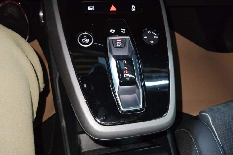 Used Audi Q5 e-tron 2023 40 e-tron Starry Edition Mecha Kit
