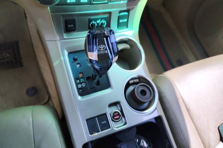 Used Toyota Highlander 2012 2.7L Two-Wheel Drive 7-Seater Luxury Edition Gear Lever