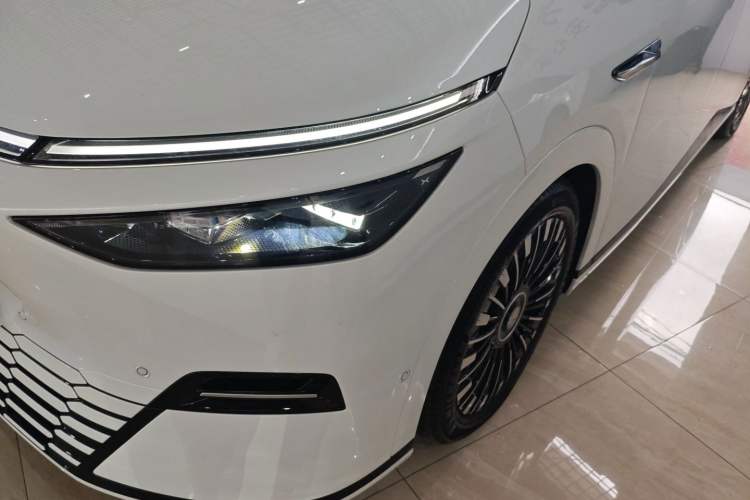 Used XPeng X9 2025 740 Ultra-Long Range Max Left Front Headlight