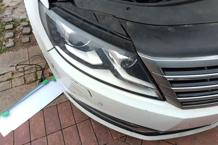 Used Volkswagen FAW-Volkswagen CC 2016 1.8TSI Luxury Model Right Front Headlight