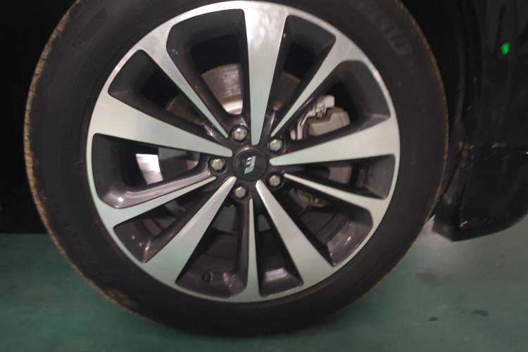 Used Li Auto ONE 2021 Extended-Range 6-Seater Version Right Front Wheel Hub