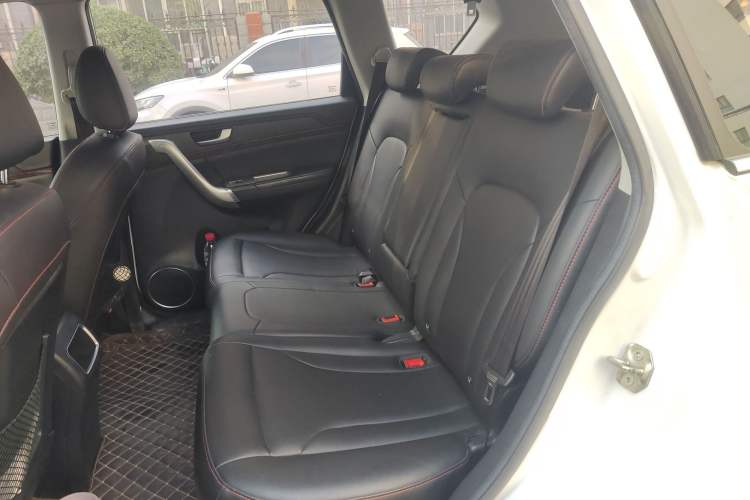 Used Haval H6 2015 Revised Version Sport Edition 1.5T Manual Transmission Two-Wheel Drive Elite Grade