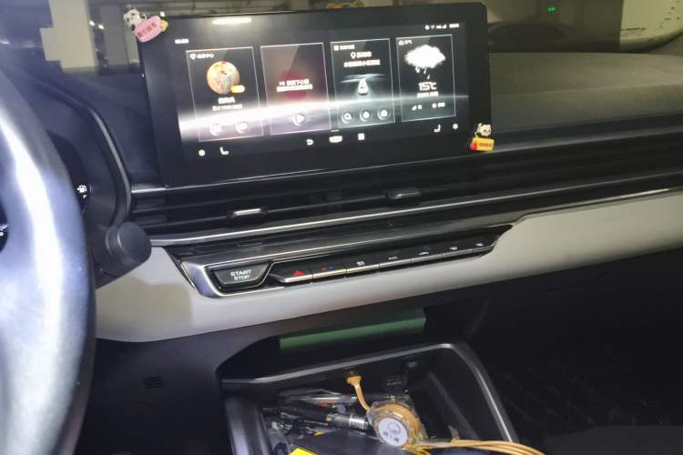 Used Geely Auto Emgrand 2022 4th Generation 1.5L CVT Flagship Model Audio And AC Panel