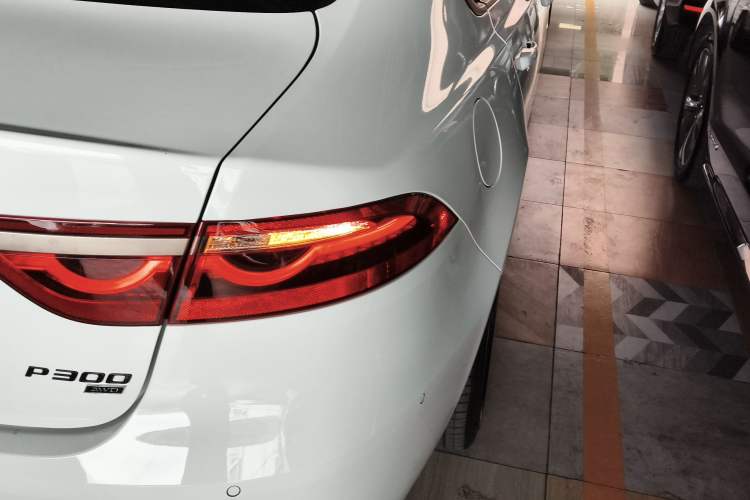 Used Jaguar XFL 2024 2.0T P300 Four-Wheel Drive Flagship Sport Gold Edition