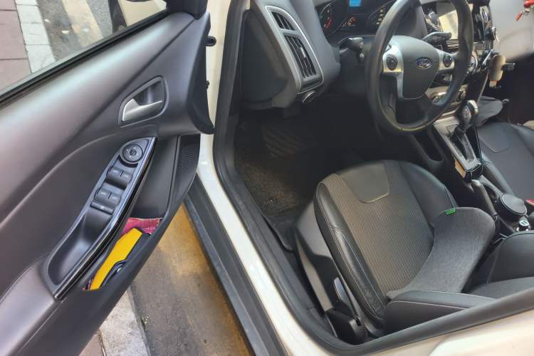 Used Ford Focus 2012 Hatchback 1.6L Automatic Fashion Edition