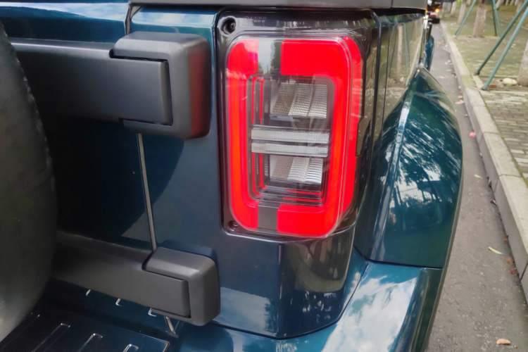 Used BAIC Off-Road BJ40 2019 Updated Version 2.0T Automatic All-Wheel Drive Urban Hunter Edition Premium China V Emission Standard