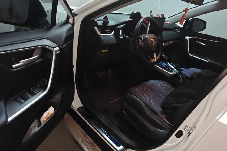 Used Toyota Wildlander 2022 Dual-Engine 2.5L E-CVT Two-Wheel Drive Luxury PLUS Edition Driver Seat