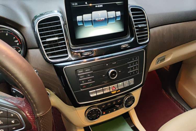 Used Mercedes-Benz GLE 2016 GLE 400 4MATIC Audio And AC Panel