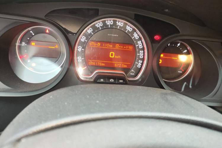 Used Citroen C5 2012 2.0L Automatic Luxury Edition Odometer Close Up