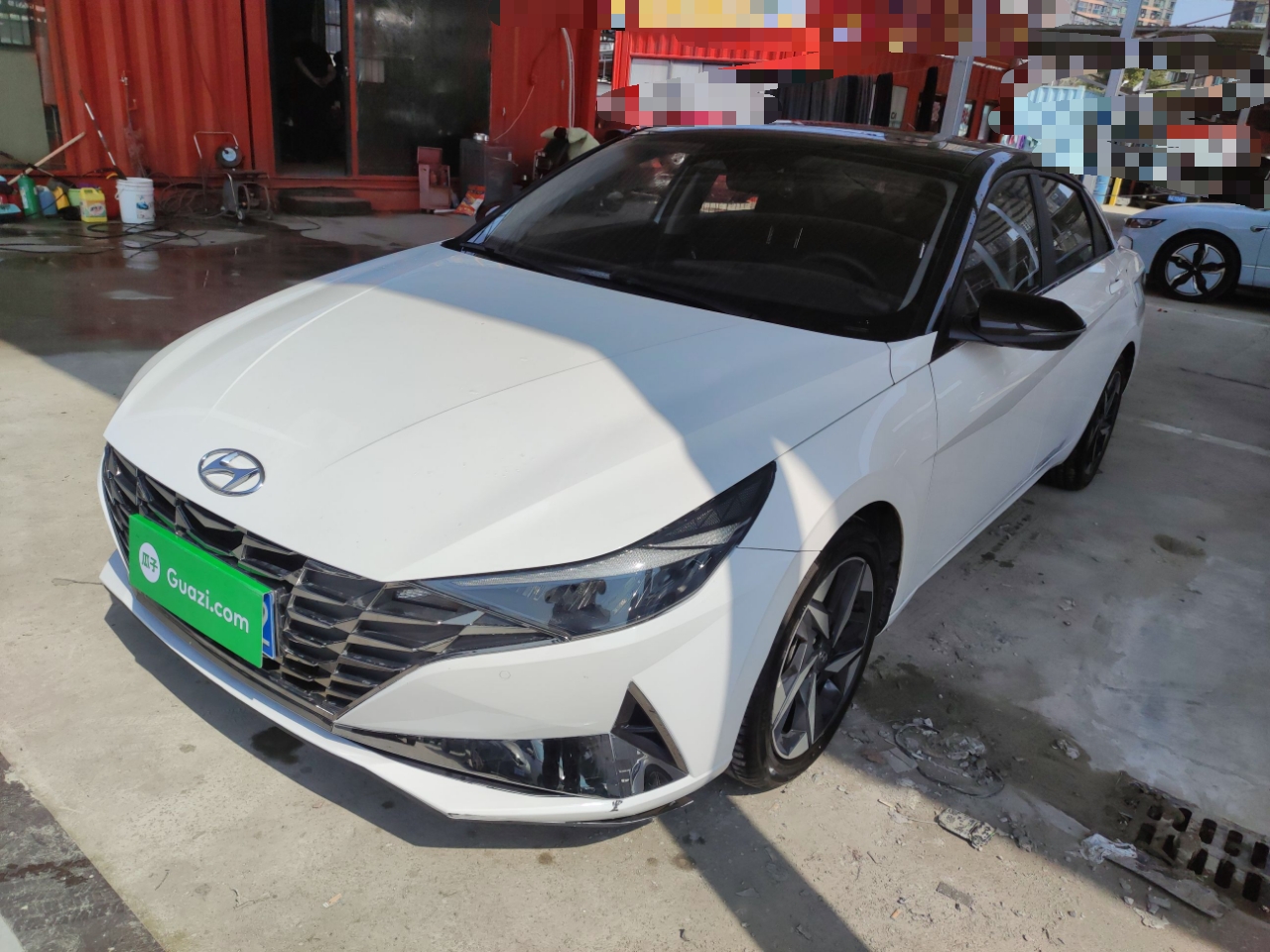 تحت مقدمة السيارة