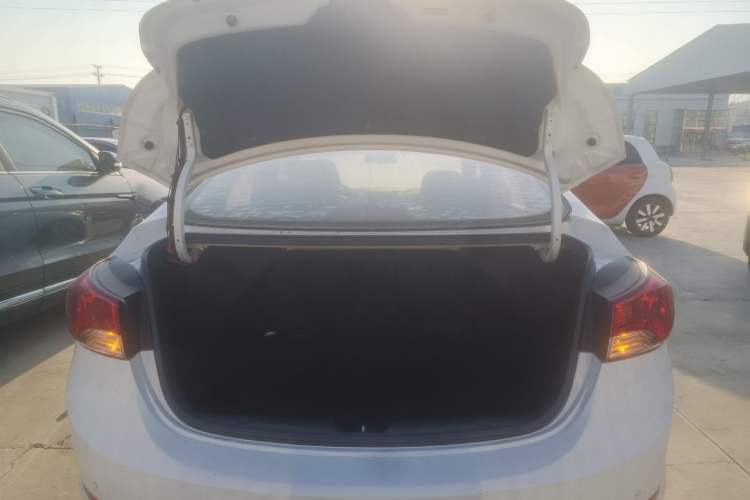 Used Hyundai Elantra (5th Generation / Langdong) 2015 1.6L Automatic Leading Model