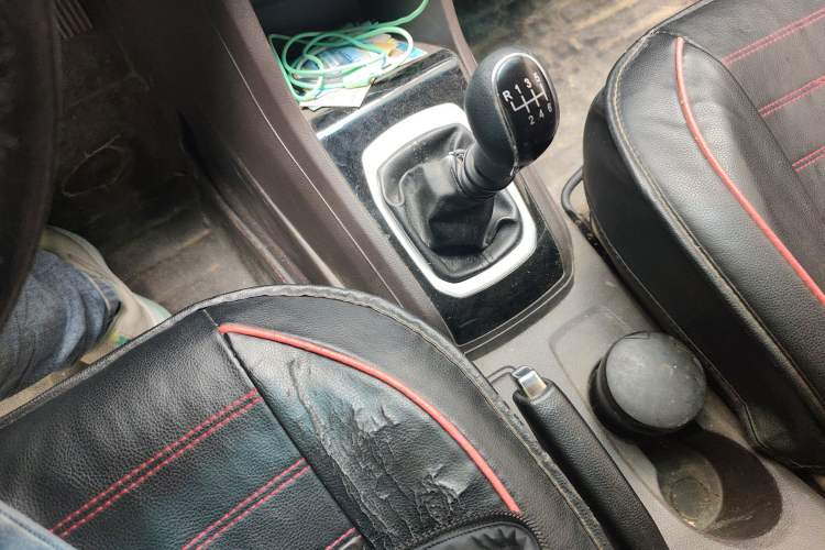 Used Baojun 310W 2017 1.5L Manual Comfort Version China V Gear Lever