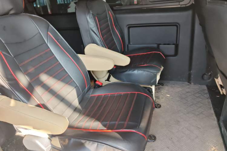 Used JAC Refine M3 2025 PLUS 1.8L Manual Smart Connect Version 7/8 Seats
