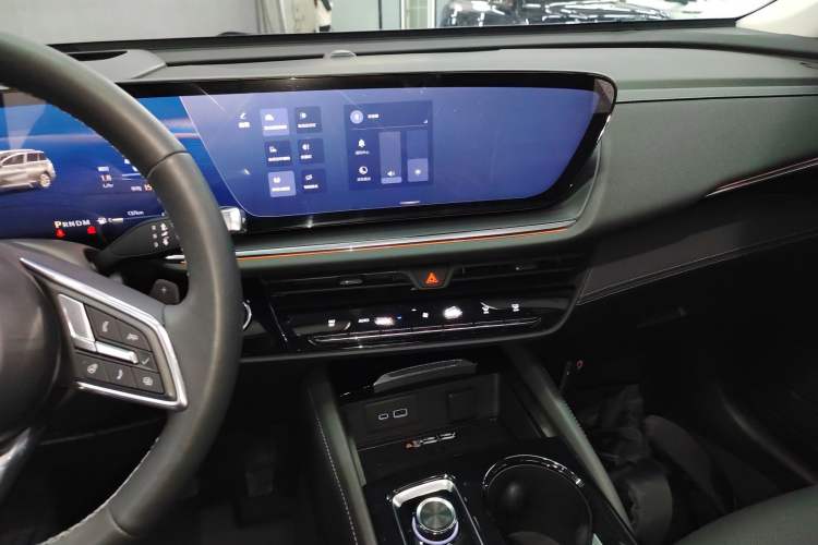 Used Buick Envision 2025 Encore Plus 28T Two-Wheel-Drive Platinum Edition