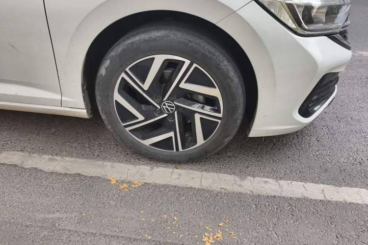 Used Volkswagen Sagitar 2023 280TSI DSG Excellence Plus Edition Right Front Wheel Hub