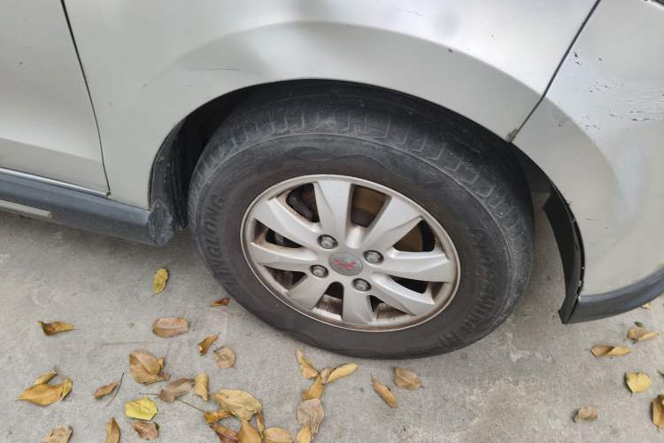 Used Wuling Hongguang 2015 1.5L S Base Model China IV Right Front Wheel Hub