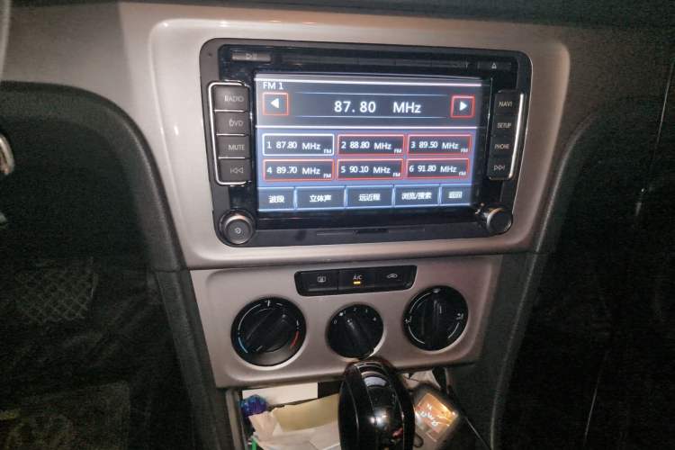 Used Volkswagen Lavida 2013 Revised Classic 1.6L Automatic Fashion Edition Audio And AC Panel